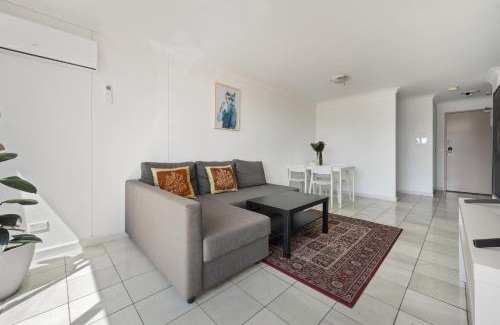 City East Apartment | Dana-Ensuite in Central Shared Duplex Apartment