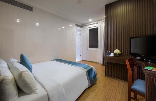 Cong Vi Hotel | Danly Hotel 24 Đào Tấn HN - by BAY LUXURY
