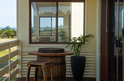 Ventnor Cabin | Daphne by the sea at Omaru Farm, Phillip Island