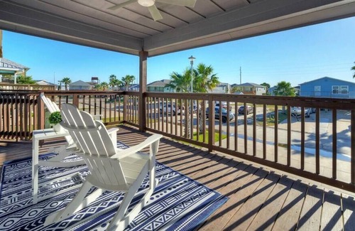 Leeward Sands House | Dapper Dolphin-Yard, Sunset View, Near City Pool
