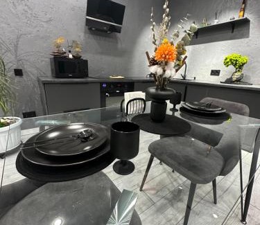 Kaztsik Apartment | Dark Loft