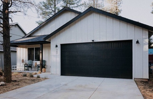 Mountainaire House | Dark Sky Chalet - Pet-Friendly