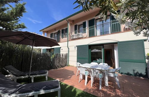 Mas Pinell Ski Chalet | Daró 3D 46 - 50m from the beach, A/C, pool, fiber optic