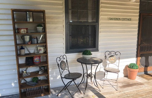 Penola Cottage | Davidson's Cottage Penola: Open fire, AC, Wifi, SMART TV, Garden Pet Friendly