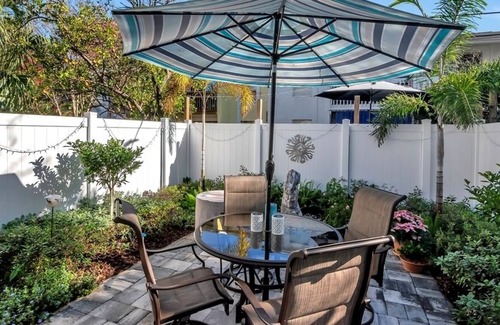 Davis Islands House | Davis Islands townhome with 2 private courtyards