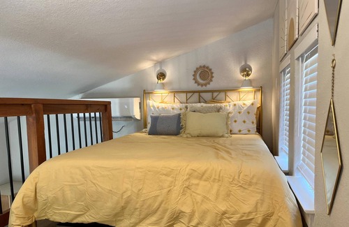 New Braunfels Cabin | Daylight Den Ladder Access Bedroom