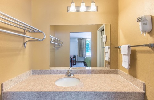 Clanton Hotel | Days Inn by Wyndham Clanton Al