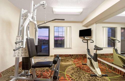 Plano Hotel | Days Inn by Wyndham Dallas Plano