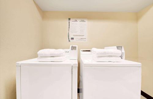Plano Hotel | Days Inn by Wyndham Dallas Plano