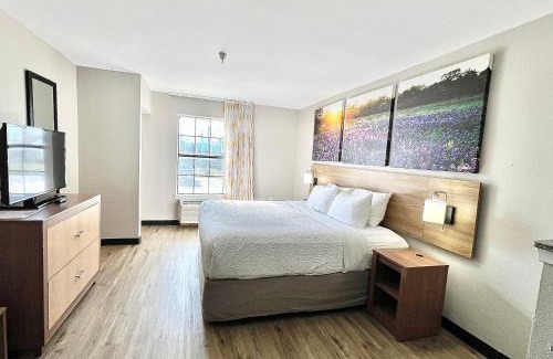 Plano Hotel | Days Inn by Wyndham Dallas Plano