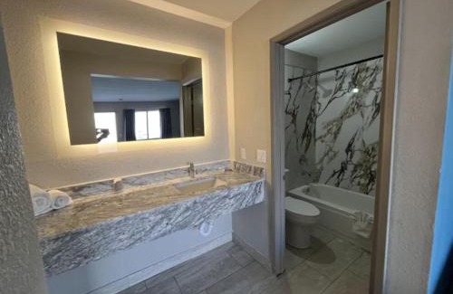Biggs Field Hotel | Days Inn by Wyndham El Paso Airport East