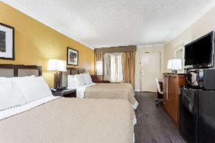 Downtown Hotel | Days Inn by Wyndham Pensacola - Historic Downtown