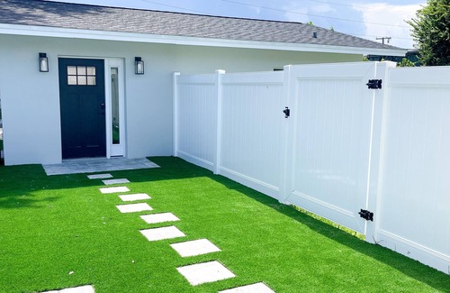 Rio Vista Cottage | Daytona Beach Centrally Located Guesthouse- 8 mins to beach