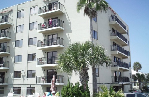 Bostwick Park Condo | Daytona Resort & Club 2BR Suite Saturday Check-Ins