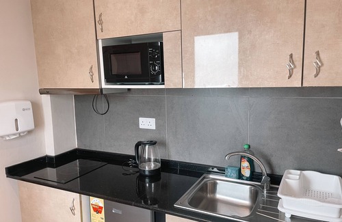 Greenhill Apartment | Dazzling studio near Airport