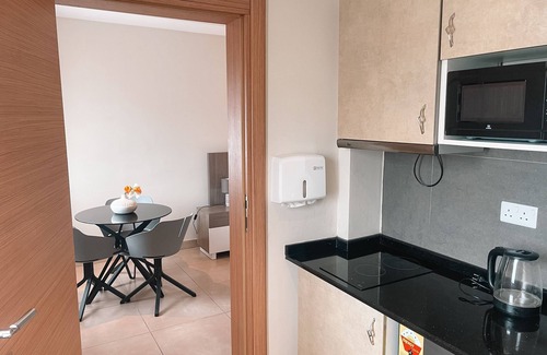 Greenhill Apartment | Dazzling studio near Airport