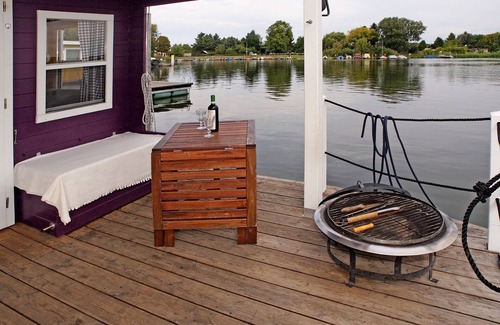 Koenigs Wusterhausen Boat Rental | Houseboat 'BunBo 1060' with Lake View
