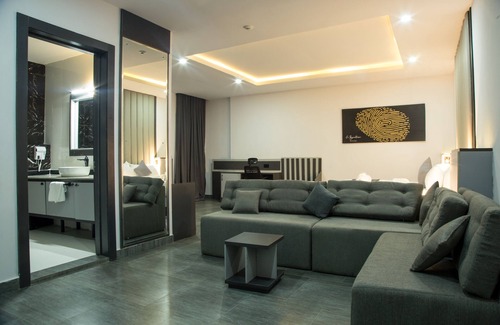 Ibadan Hotel | De Signature Tower Hotels & Suites
