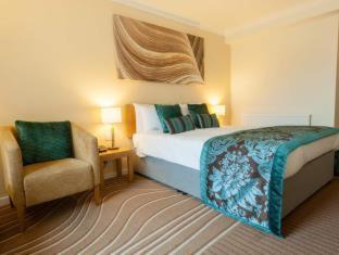 South Cerney Apartment | De Vere Cotswold Water Park Apartments