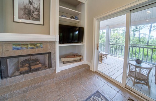Plantation House | Deacon Blues, 3BR/2.5BA Dog-Friendly Home inside Plantation, Sleeps 7