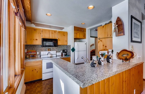 Lakeside Village Condo | Decatur 1775