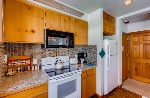 Lakeside Village Condo | Decatur 1775