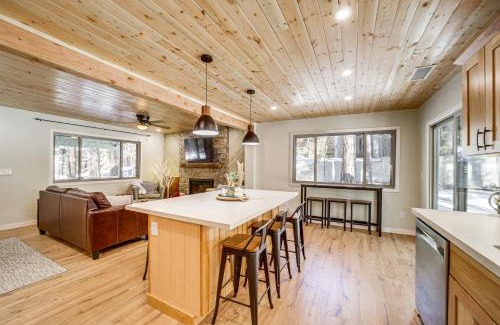 Munds Park House | Deck and Fire Pit Modern Munds Park Retreat!