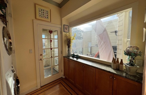 Lake Street Apartment | Decks, Views, Large 4 BR. SF's coolest¹ neighborhood, and family-friendly!