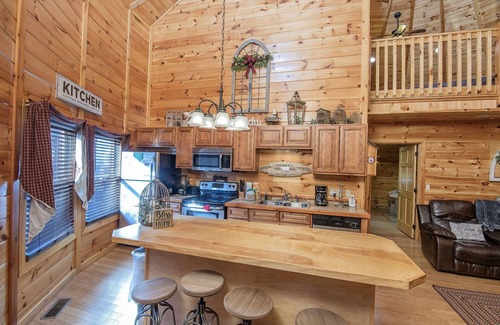 Sevierville Cabin | Declan's View - Cozy 1 bedroom with Game room and Great Mountain Views! 1 Cabin by RedAwning
