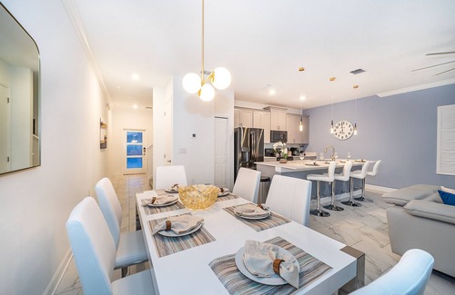 Kissimmee Ski Chalet | Decorous Townhouse 4Bed/3Baths/Pool/5Min Disney