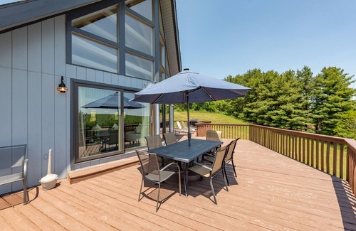Paradise Point House | Deep Creek Hideaway w/Pool Table & Fire Pit