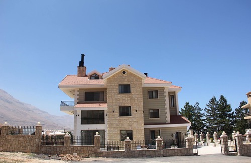 Al Arz Ski Chalet | Deer Cliff - Duplex Chalet on Ground Floor