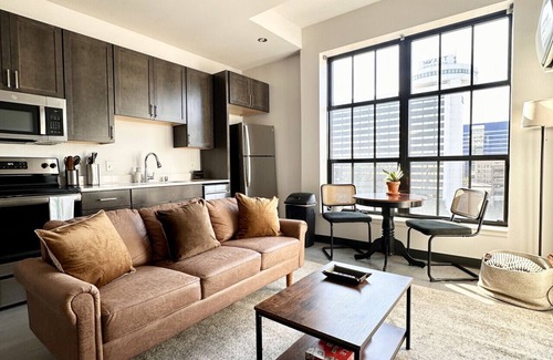 Westown Apartment | Deer District Studio Apt JC10 - One Block from Fiserv and Baird