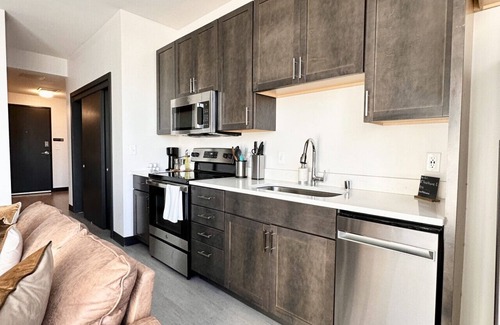 Westown Apartment | Deer District Studio Apt JC10 - One Block from Fiserv and Baird