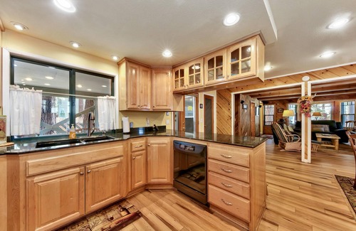 Bijou Park House | Deer Park 4 BR, 3BA, Spa Close to Heavenly