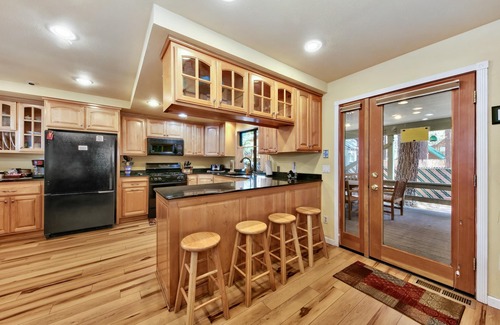 Bijou Park House | Deer Park 4 BR, 3BA, Spa Close to Heavenly