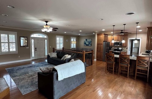 Dandridge House | Deer Run Lakefront Retreat! Sleeps 12!