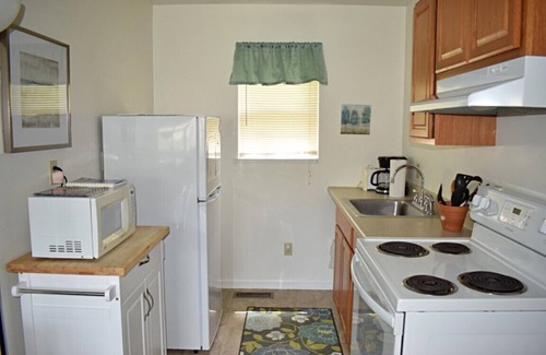 Chincoteague Cottage | Deer Track-Close to town-Firepit!