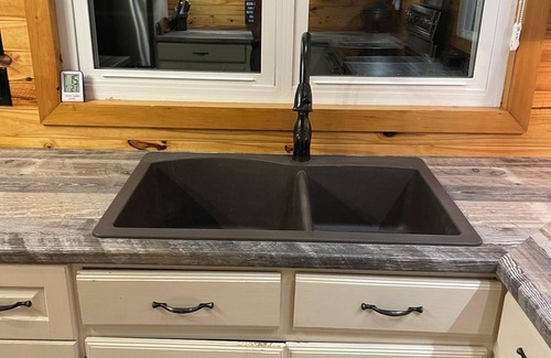 Deer Bay Cottage | DeerBay Sunset Waterfront Cottage, HotTub, Firepit, clear deep water swimming