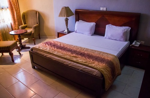 Oshodi-Isolo Hotel | Dees Hotels, Apartments and Suites