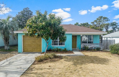 Kiska Beach House | Deja Blue Beach House - West End PCB - Golf Cart included!