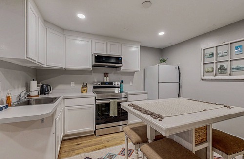 Stevenson House | Del Ray Retreat | Dog-friendly house in Stevenson with deck & 2 fireplaces