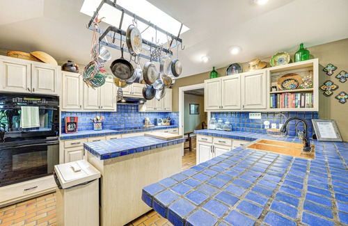 Amistad National Recreational Area House | Del Rio Home w/Large Yard, BBQ + Fireplace!