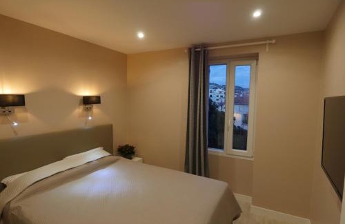 Riou - Petit Juas - Av de Grasse Apartment | Delaup Sea Cannes