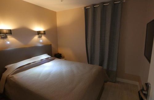Riou - Petit Juas - Av de Grasse Apartment | Delaup Sea Cannes