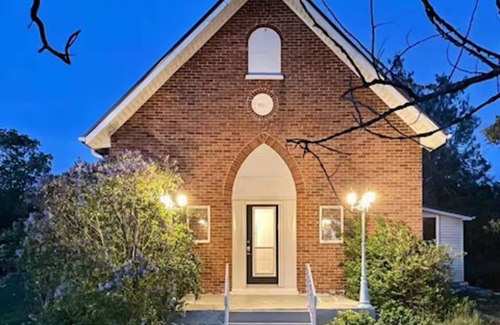 Prince Edward House | Delightful 2bdrm Church w/Incredible Water View!nn
