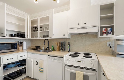 Pacifica Apartment | Delightful 2BR Mountain OceanSunset View