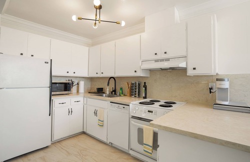 Pacifica Apartment | Delightful 2BR Mountain OceanSunset View