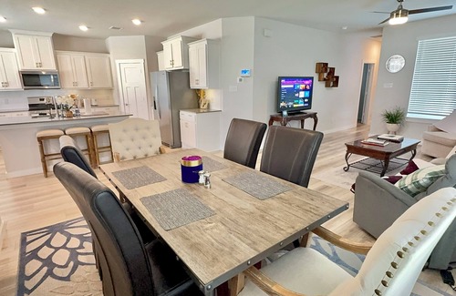 Wellborn House | Delightful 3-bedroom house with ping pong table, air hockey, dart board and more