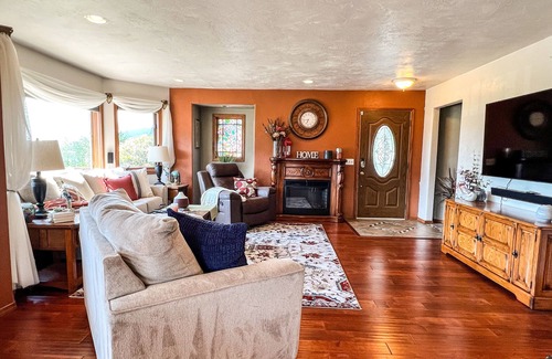 Salmon Creek House | Delightful 3-bedroom house with WiFi in Juneau, AK, centrally located.